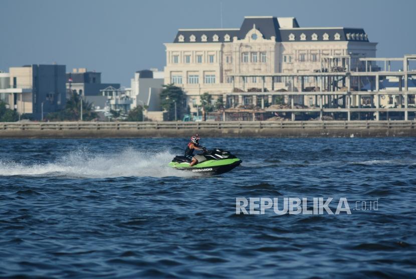 14 Jam Terombang-ambing di Jet Ski, Pasutri Ini Selamat. Ilustrasi