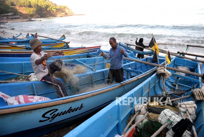 Pascaombak Besar Pantai Selatan Nelayan Belum Melaut