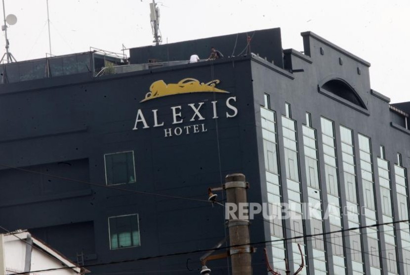Gedung Hotel Alexis, Jakarta, yang disinyalir sebagai tempat prostitusi terselubung. .