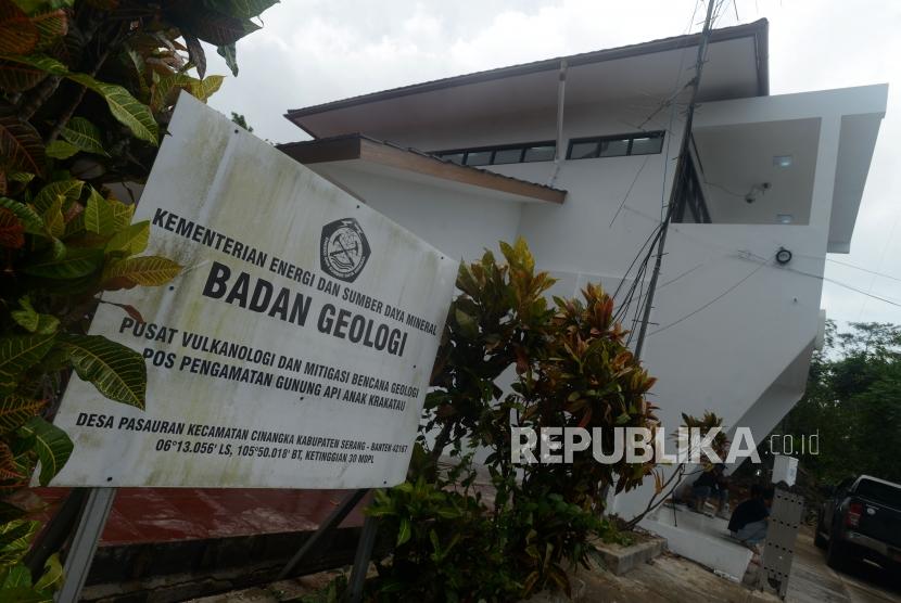 Gedung Pos Pengamatan Gunung Anak Krakatau di Pasauran, Serang, Banten, Sabtu (29/12).