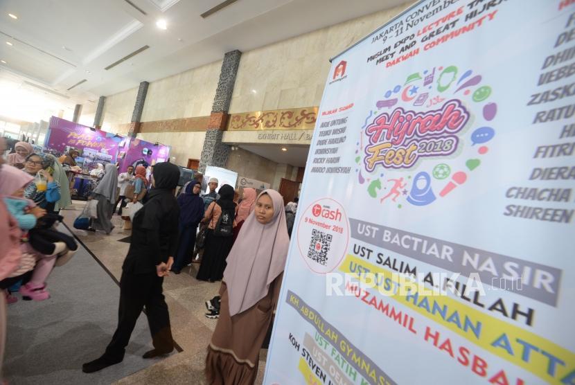 Pengunjung Hijrah Fest berada dalam acara Hijrah Fest di  Jakarta Covention Center, Jakarta, Jumat (9/11).