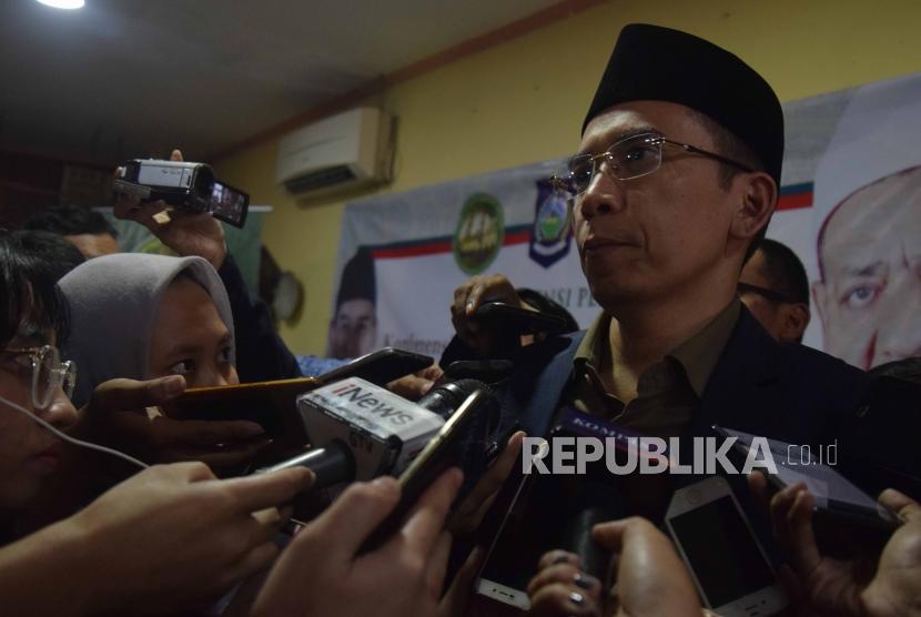 TGB M. Zainul Majdi  memberikan keterangan kepada media usai  konfrensi pers  mengenai persiapan konfrensi Internasional Moderisasi Islam di Jakarta, Jumat (20/7).