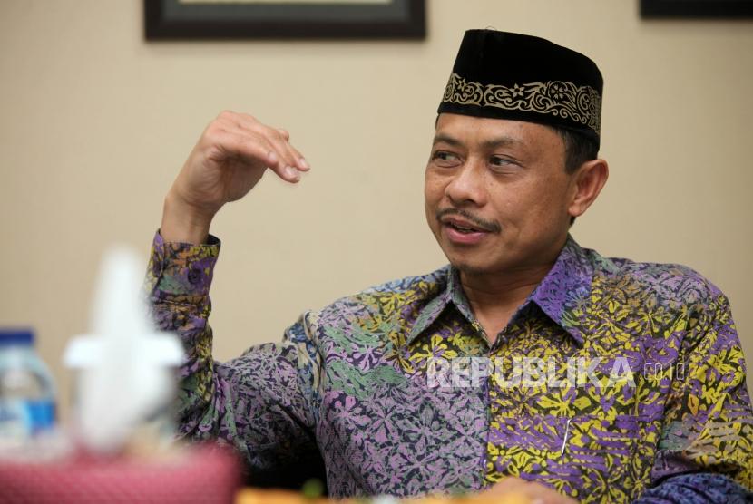 Ustadz Imam Shamsi Ali memberikan paparannya saat kunjungan di Kantor Republika, Jalan Warung Buncit, Jakarta, Jumat (23/3).