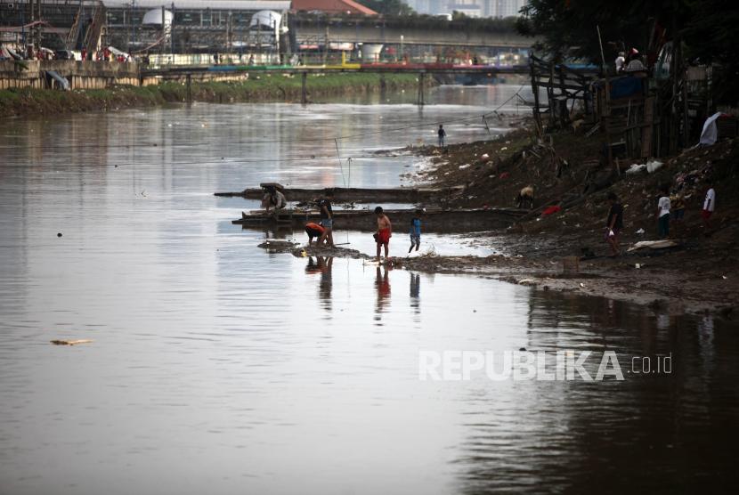 Kali Banjir Kanal Barat, Jakarta.