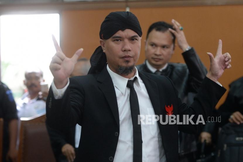 Vonis 1,6 Tahun Ahmad Dhani. Musisi Ahmad Dhani usai mengikuti sidang putusan kasus ujaran kebencian di Pengadilan Negeri Jakarta Selatan, Senin (28/1/2019).