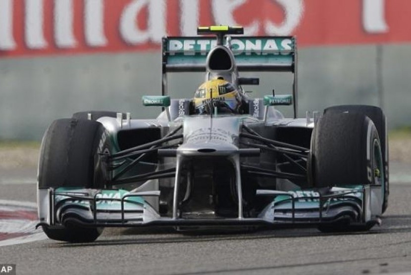 Hamilton: Mercedes Masih Kalah Cepat!