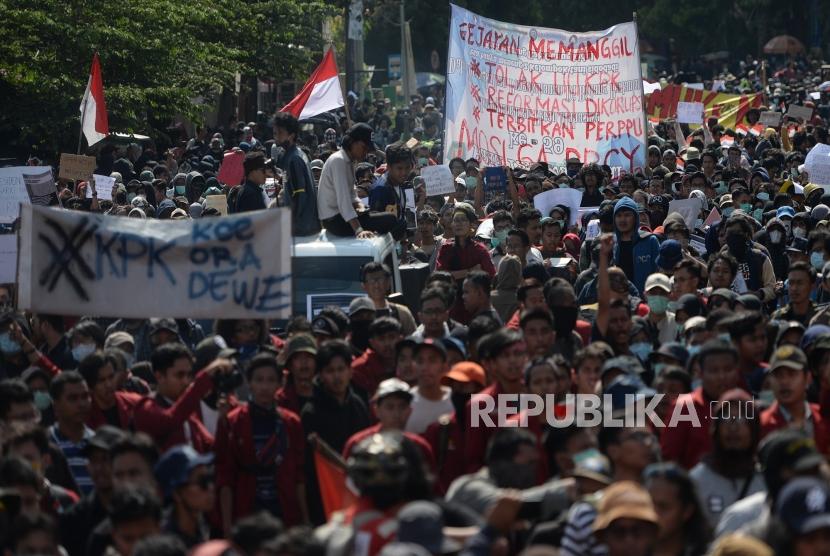 Aksi Gejayan Memanggil 2. Aliansi Jogja Bergerak menggelar aksi unjuk rasa Gejayan Memanggil 2 di Gejayan, Yogyakarta, Senin (30/9/2019).