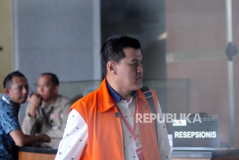 Tersangka kasus KTP Elektronik Andi Narogong  bersiap menjalani pemeriksaan di gedung KPK, Jakarta, Selasa (28/11).