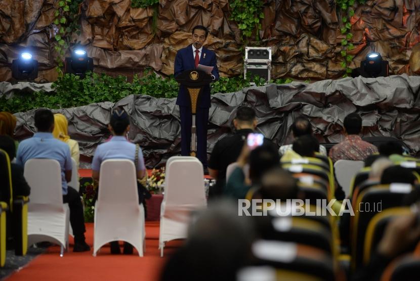 Pembukaan Muktamar IDI. Presiden Joko Widodo memberikan sambutan sebelum membuka Muktamar IDI ke-XXX di Samarinda, Kamis (25/10).