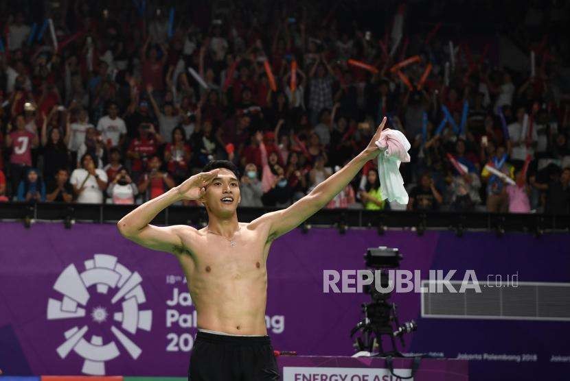 Ekspresi pebulu tangkis Indonesia Jonatan Christie seusai memenangkan pertandingan final cabang bulu tangkis nomor tunggal putra Asian Games 2018 di Istora Senayan, Jakarta, Selasa (28/8).