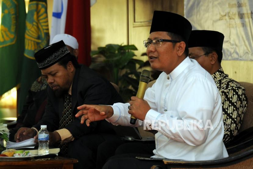 Ketua Bidang Dakwah Majelis Ulama Indonesia (MUI) KH. Muhammad Cholil Nafis (kanan).