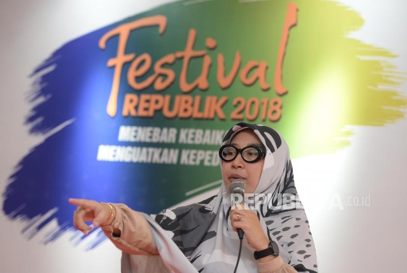  Pemateri seminar parenting, Ummu Balqis  memberikan paparan tentang parenting dalam acara Festival Republik 2018  di Masjid At-Tin, Jakarta Timur, Ahad (30/12).