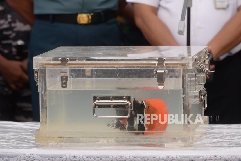 Cockpit voice recorder (CVR) of the Lion Air JT610 arrives at JICT, Jakarta, after being found around Karawang waters, West Java, Monday (Jan 14).