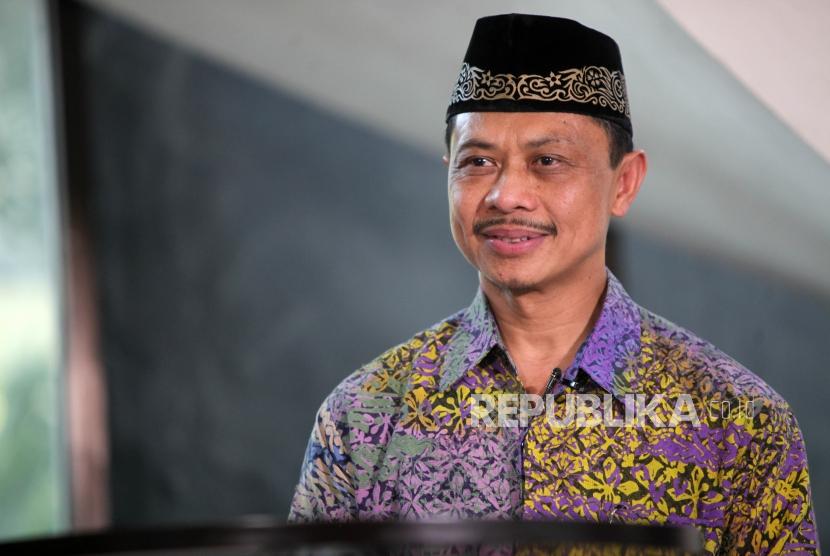 Ustadz Imam Shamsi Ali memberikan paparannya saat kunjungan di Kantor Republika, Jalan Warung Buncit, Jakarta, Jumat (23/3).