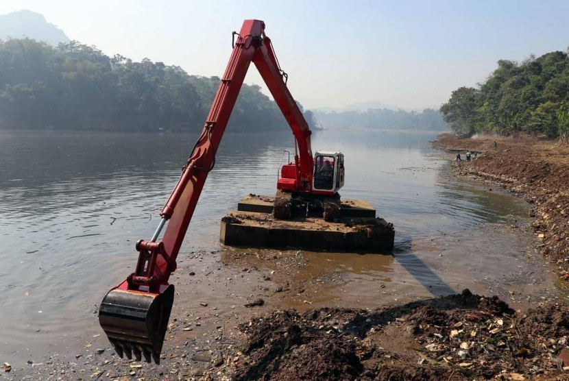 Daur ulang sampah Sungai Citarum.