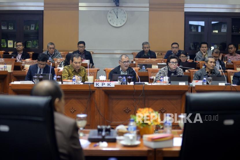 [ilustrasi] Ketua KPK Agus Raharjo memyampaikan pandangannya sat mengikuti Rapat Dengar Pendapat (RDP) lanjutan dengan Komisi III DPR di Kompleks Parlemen Senayan, Jakarta, Selasa(13/2).