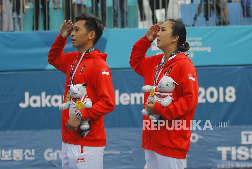 Ganda campuran tenis Indonesia Christopher Rungkat (kiri) dan Aldila Sutjiadi. (ilustrasi)