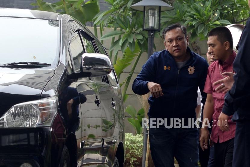 Bupati Pakpak Bharat, Remigo Yolanda Berutu tiba di Komisi Pemberantasan Korupsi, Jakarta, Ahad (18/11).