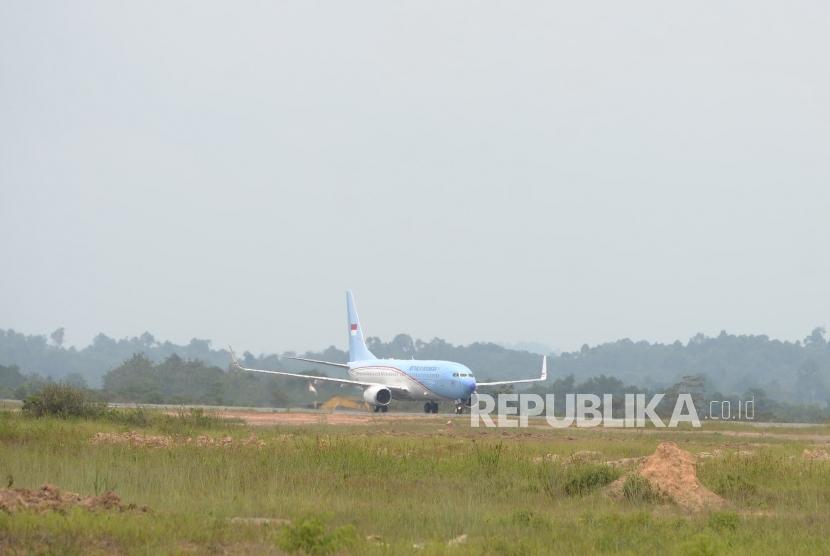Landasan  Bandara APT Pranoto Samarinda, amblas. Legislator minta Kemenhub segera perbaiki.