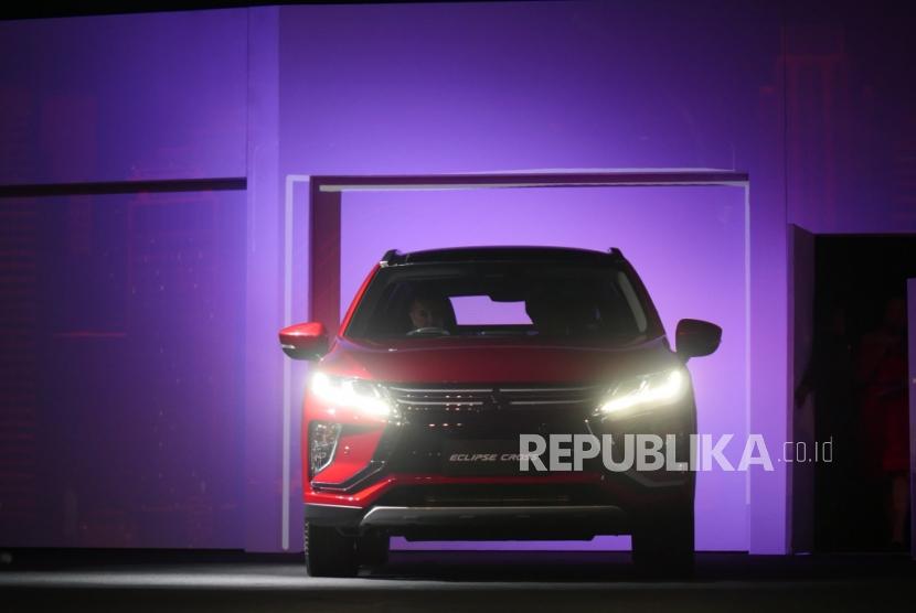 Mitsubishi Motors Corporation (MMC) merilis tampilan pertama dari Mitsubishi Eclipse Cross yang sudah mendapatkan desain baru (Foto: Mobil Mitsubishi Eclipse Cross desain lama)