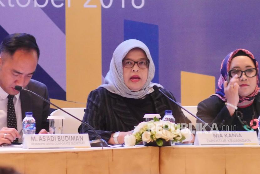 Direktur Keuangan PT Bank Pembangunan Daerah Jawa Barat dan Banten Tak (BJB) Nia Kania memaparkan kinerja perusahaan pada acara Analyst Meeting Q3-2018 di Jakarta, Kamis (25/10).