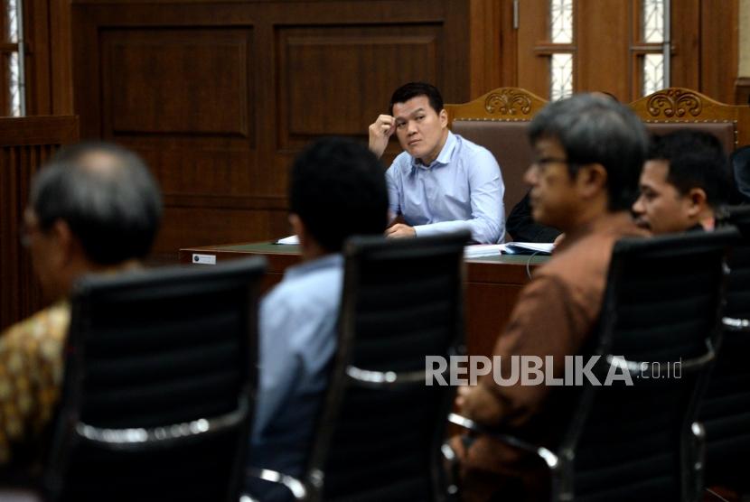 Terdakwa Andi Agustinus alias Andi Narogong mengikuti sidang lanjutan kasus korupsi KTP Elektronik di Pengadilan Tipikor, Jakarta, Senin (13/11).