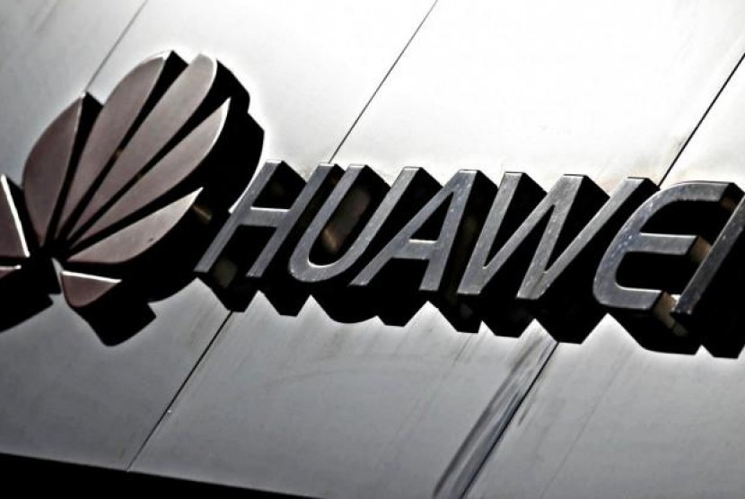 Melihat Kecanggihan Teknologi 5G Milik Huawei di Bandara Internasional Daxing. (FOTO: Reuters/Thomas Peter)