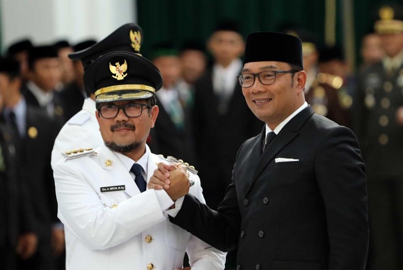 Ridwan Kamil Lantik Bupati Cirebon dan Wakil Bupati ...
