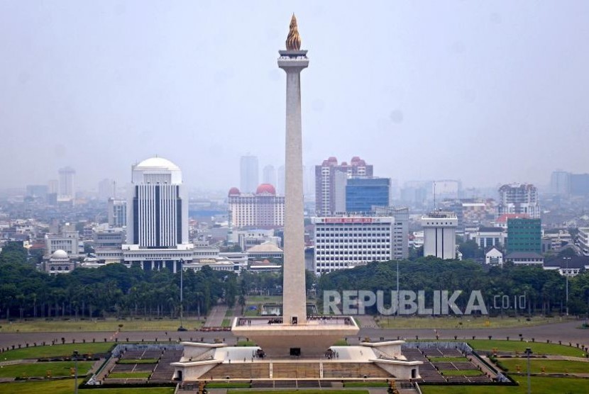 Suasana kawasan Monas terlihat dari salah satu gedung di Jakarta, Kamis (2/11).