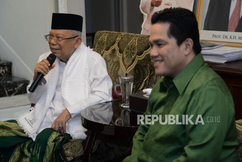 Cawapres no urut 01 KH Ma'ruf Amin bersama Ketua Tim Kampanye Nasional (TKN) Jokowi-Ma'ruf Amin,Erick Thohir memberikan keterangan usai melakukan pertemuan di rumah Situbondo, Jakarta, Senin (10/12).