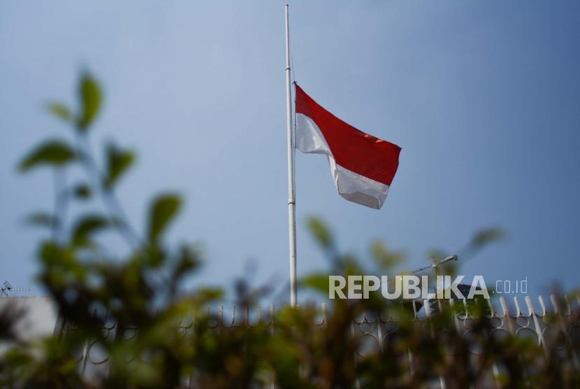 Pengibaran bendera Indonesia (ilustrasi)