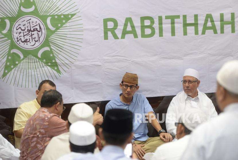 Kunjungi Rabithah Alawiyah. Cawapres nomer 02 Sandiaga Uno bersama Ketua Umum Rabithah Alawiyah Habib Zein bin Umar Smith (kanan) saat silaturahim bersama jajaran pengurus Rabithah Alawiyah di Jakarta, Rabu (26/9).