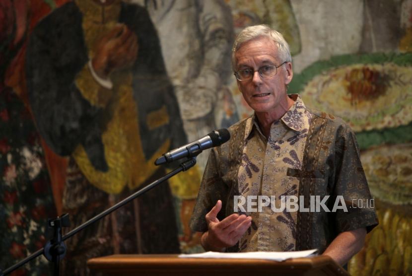 Sejarawan sejarah Pangeran Diponegoro Peter Carey memberikan sambutan paparannya saat soft lauching Kamar Diponegoro di Museum Sejarah.