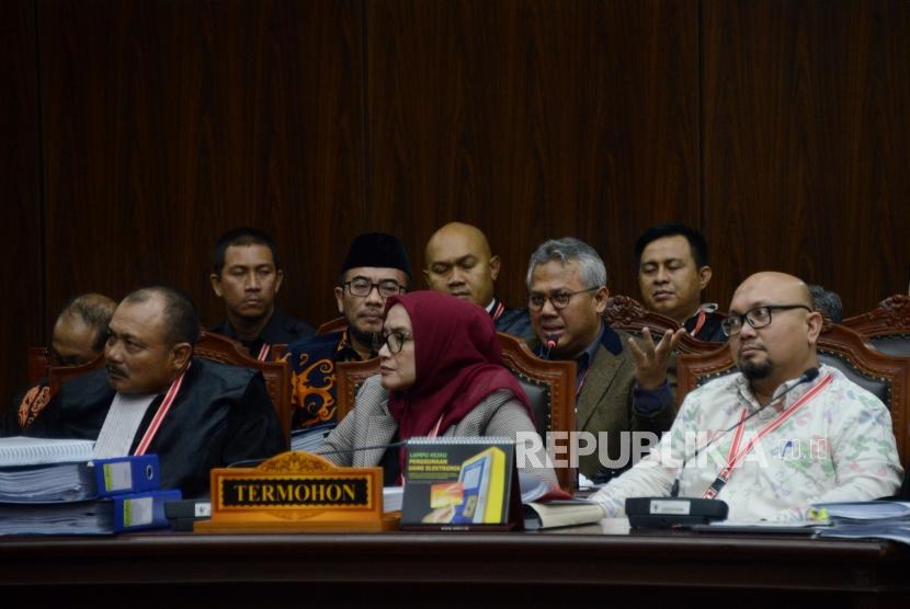 Ketua KPu Arief Budiman memberikan keterangan pada sidang lanjutan Perselisihan Hasil Pemilihan Umum (PHPU) Pemilihan Presiden (Pilpres) 2019 di Gedung Mahkamah Konstitusi, Jakarta, Kamis (20/6).