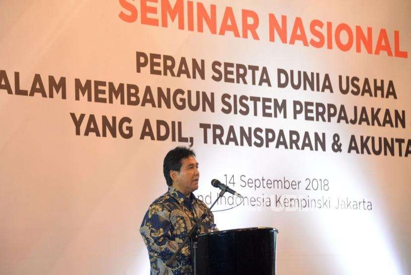 Ketua Umum Asosiasi Pengusaha Indonesia (APINDO) Hariyadi Sukamdani memberikan sambutan dalam seminar nasional di Jakarta, Jumat (14/9). Hariyadi Sukamdani mengatakan, penciptaan lapangan kerja formal perlu dilakukan untuk mendukung pertumbuhan ekonomi nasional.