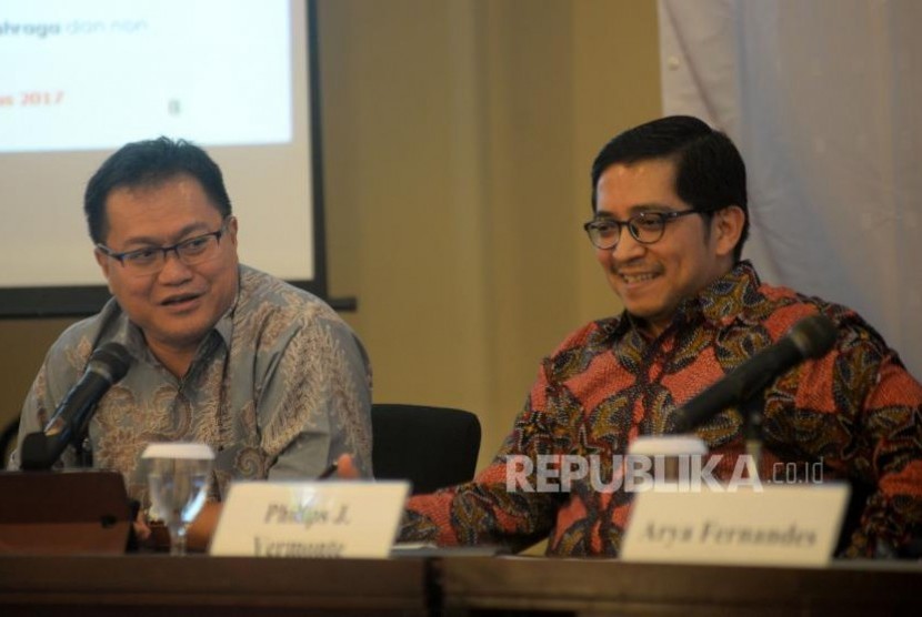 Ketua Departemen Ekonomi CSIS Yose Rizal Damuri (kiri) meyakini Omnibus Law UU Cipta Kerja atau Ciptaker mampu menjadi solusi kunci dalam mengatasi persoalan ekonomi Indonesia.
