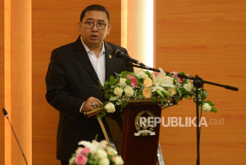 Wakil Ketua DPR Fadli Zon memberikan keynote speech pada seminar di kompleks Parlemen Senayan, Jakarta, Selasa (3/9).