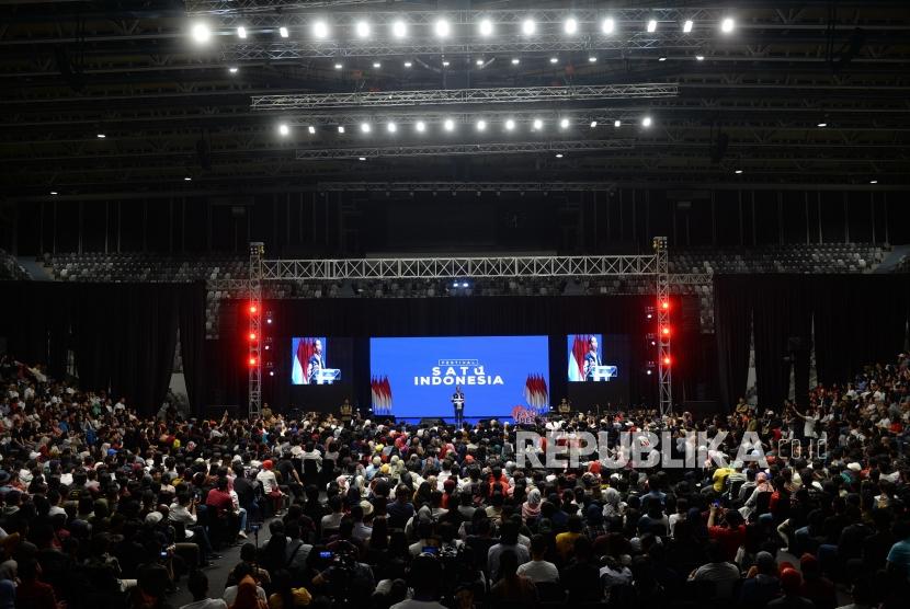 Festival Indonesia Satu. Capres Nomer 01 Joko Widodo menyampaikan paparan saat Fesrival Indonesia Satu di Istora Senayan, Jakarta, Ahad (10/3/2019).