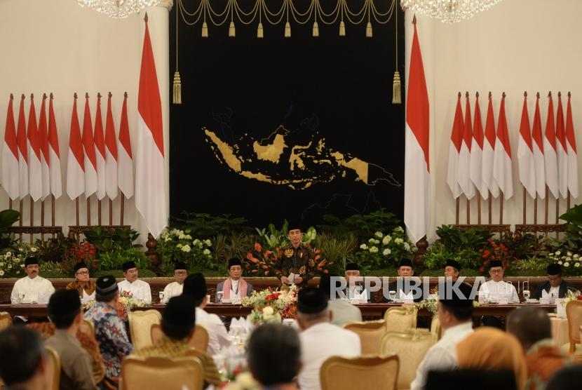Buka Bersama Pimpinan Lembaga Negara. Presiden Joko Widodo memberikan sambutan saat buka puasa bersama di Istana Negara, Jakarta, Jumat (18/5).