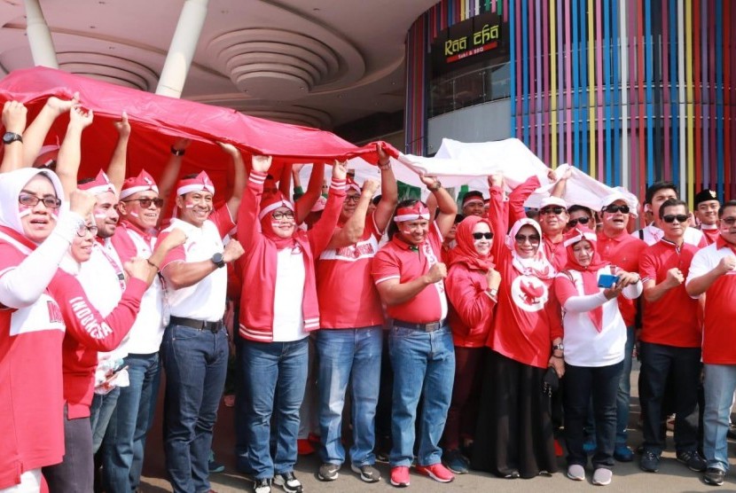 300 Warga Bogor Arak Bendera Merah Putih Sepanjang 100 Meter