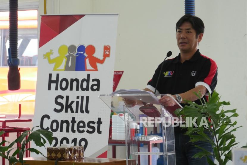 President Director PT Honda Prospect Motor (HPM) Takehiro Watanabe menyampaikan kata sambutannya pada acara pembukaan final “Honda Skill Contest 2019” di Jakarta, Ahad (17/2).