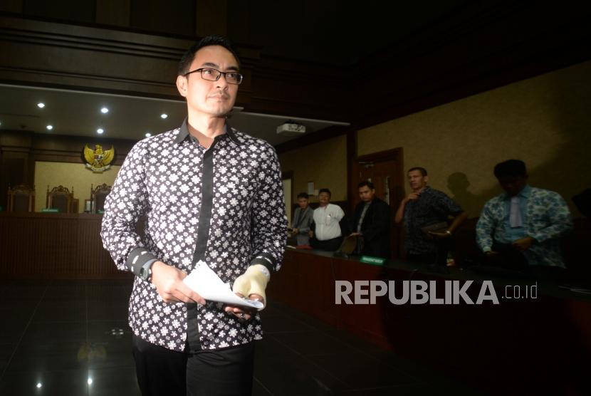 Non-active Jambi Governor Zumi Zola gets six years imprisonment 