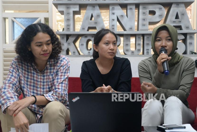 Para Peneliti ICW Laiola Easter Kaban,Siti Juliantari dan Almas Sjafrina (dari kiri).