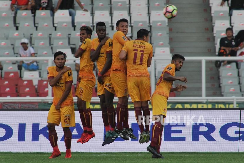 Pemain Sriwijaya FC saat laga perebutan tempat ketiga Piala Presiden 2018 melawan PSMS Medan di Gelora Bung Karno Senayan, Jakarta, Sabtu (17/2).