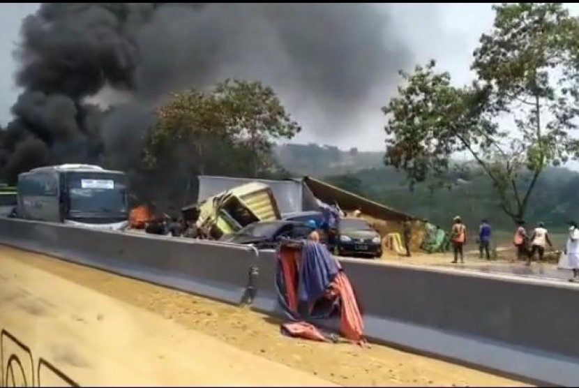 Kecelakaan di Tol Cipularang