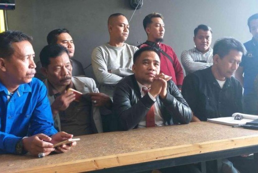  Ketua Serikat Tukang Gigi Indonesia Wilayah Jabar Moch Jufri dalam jumpa pers di Bandung, Rabu (25/9).