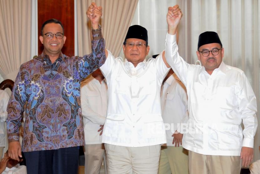 Deklarasi Calon Gubernur Jawa Tengah Partai Gerindra. Gubernur DKI Jakarta Anies Baswedan bersama Ketua Umum Partai Gerindra Prabowo Subianto dan Calon Gubernur Jawa Tengah dari Partai Gerindra Sudirman Said (dari kiri) saat menghadiri deklarasi calon Gubernur Jawa Tengah dari Partai Gerindra di kediaman Prabowo, Kebayoran Baru, Jakarta, Rabu (13/12).