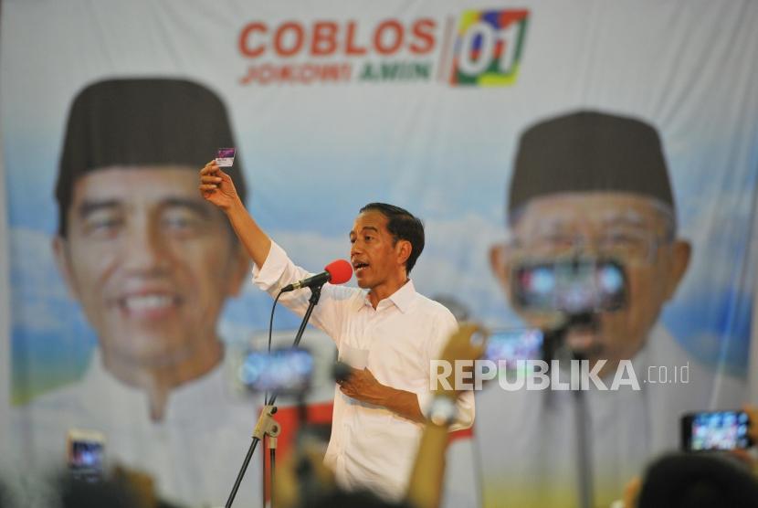 Calon presiden nomor urut satu Joko Widodo melakukan kampanye di Palembang, Sumatera Selatan, Selasa (2/4).