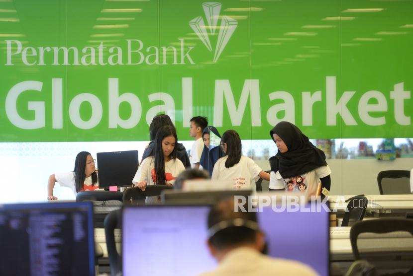 Pengenalan Literasi Keuangan Anak Sabang-Merauke di kantor pusat PermataBank, Jakarta, Jumat (13/7). PT Bank Permata Tbk atau PermataBank membukukan laba bersih setelah pajak sebesar Rp 756 miliar pada kuartal I 2023.