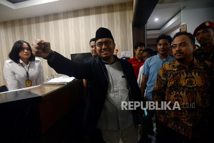 Mantan Ketua Umum PP Pemuda Muhammadiyah Dahnil Anzar Simanjuntak bersiap menjalani pemeriksaan di  Dit Reskrimsus Polda Metro Jaya, Jakarta, Kamis (7/2).